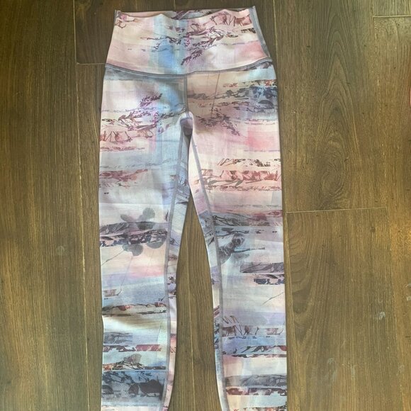 Lululemon Wunder Under High-Rise 7/8 Tight *Full-On Luxtreme 25" Size 4 - Picture 2 of 8